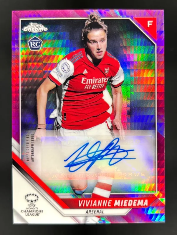 2021-22 Topps Chrome UWCL Vivianne Miedema Pink Prism /150 Autograph #VM