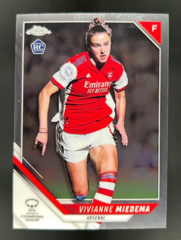 2021-22 Topps Chrome UWCL Vivianne Miedema #10