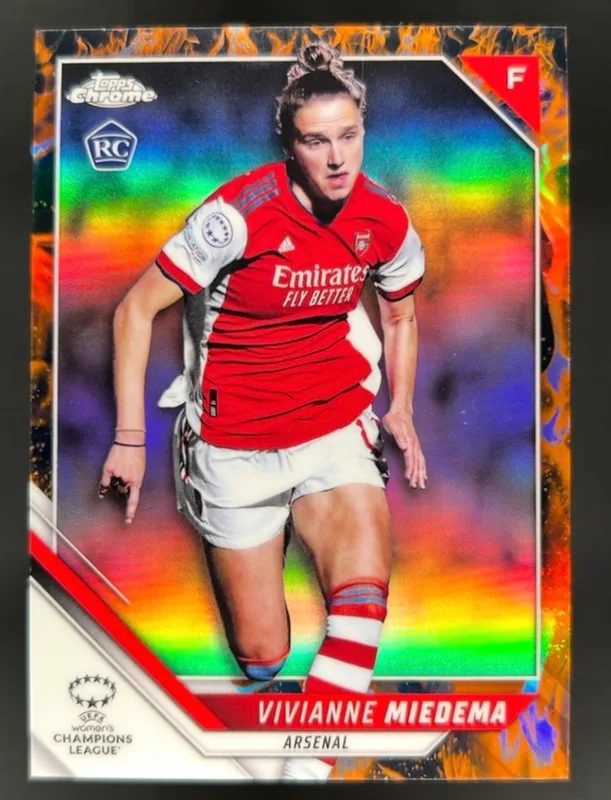 2021-22 Topps Chrome UWCL Vivianne Miedema Inferno /75 #10