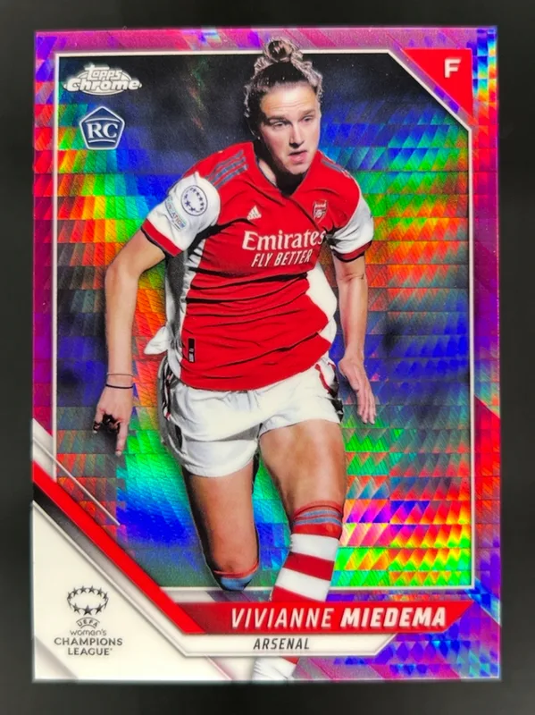 2021-22 Topps Chrome UWCL Vivianne Miedema Pink Prism /150 #10