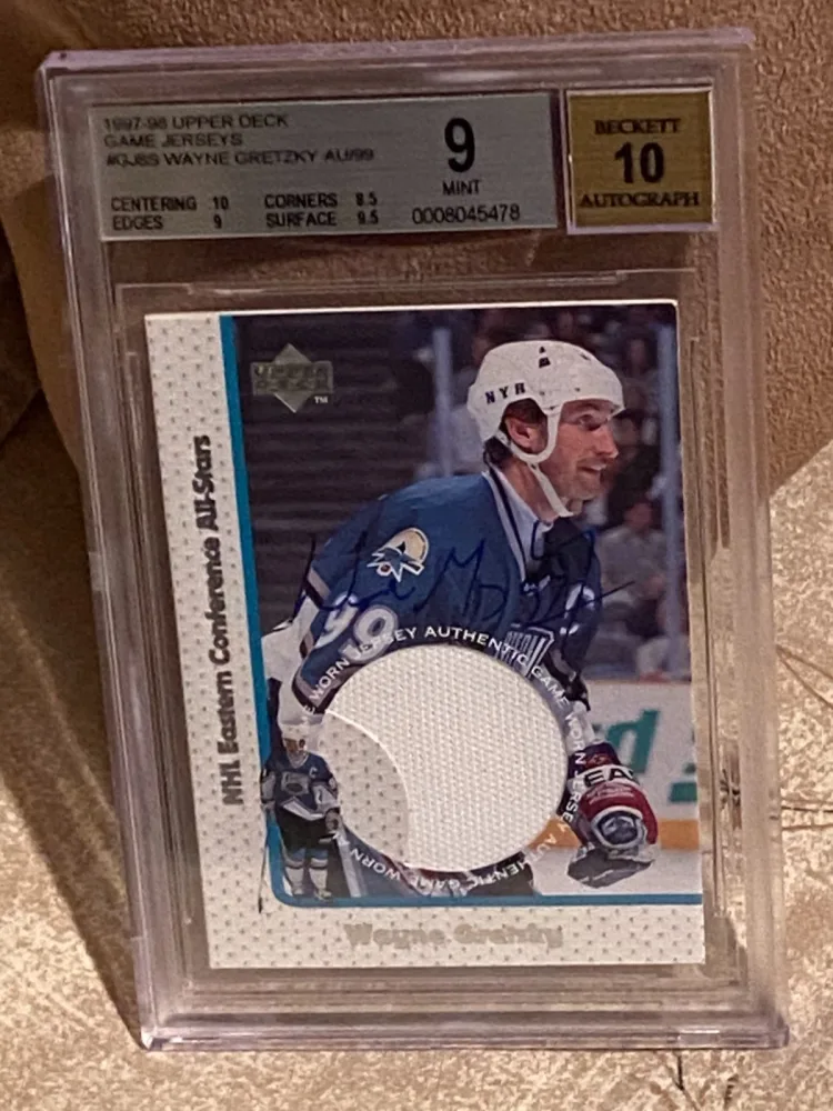 1997-98 Upper Deck Game Jersey Autograph #GJ8 /99